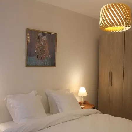 Lesboisjolis Apartman *