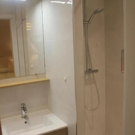 Lesboisjolis Apartman